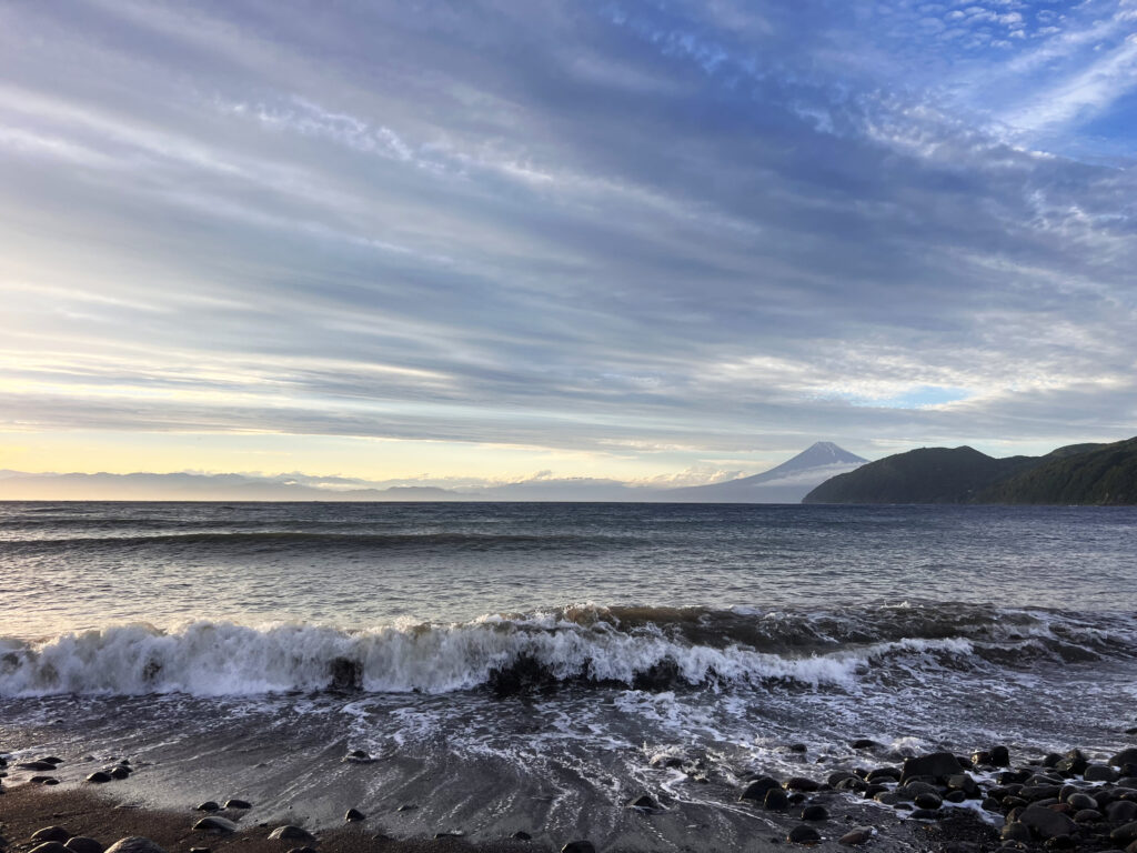 伊豆市八木沢 夕焼けの富士山 八木沢海岸 駿河湾からの富士山