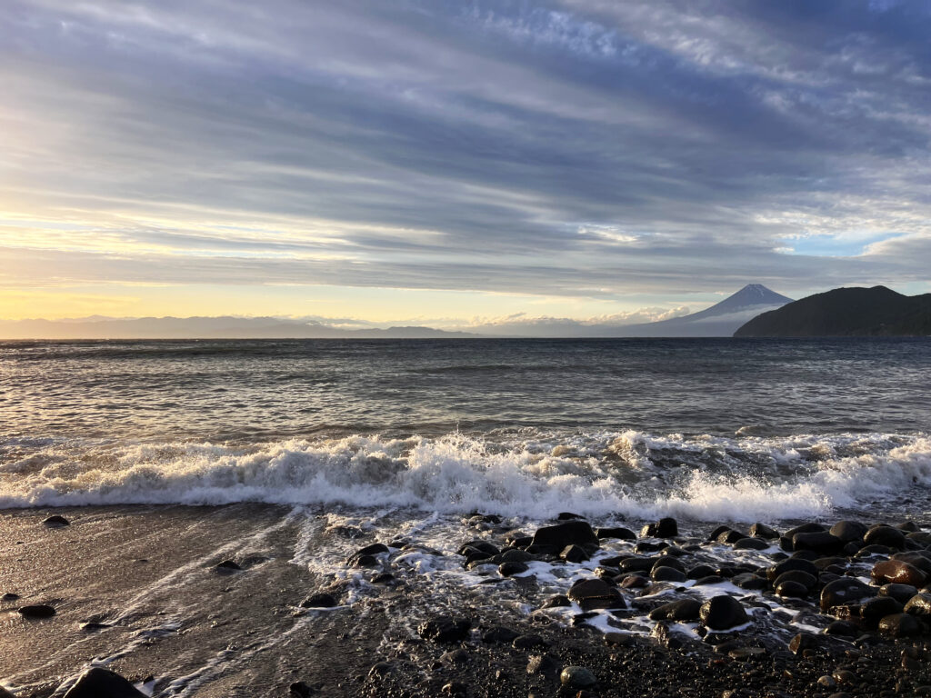 伊豆市八木沢 夕焼けの富士山 八木沢海岸 駿河湾からの富士山