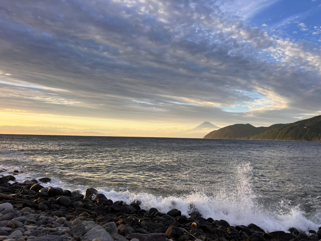 伊豆市八木沢 夕焼けの富士山 八木沢海岸 駿河湾からの富士山
