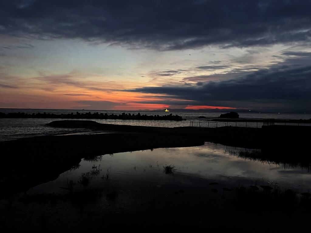 今日の風景　小土肥海岸
夕暮れ時の小土肥海岸