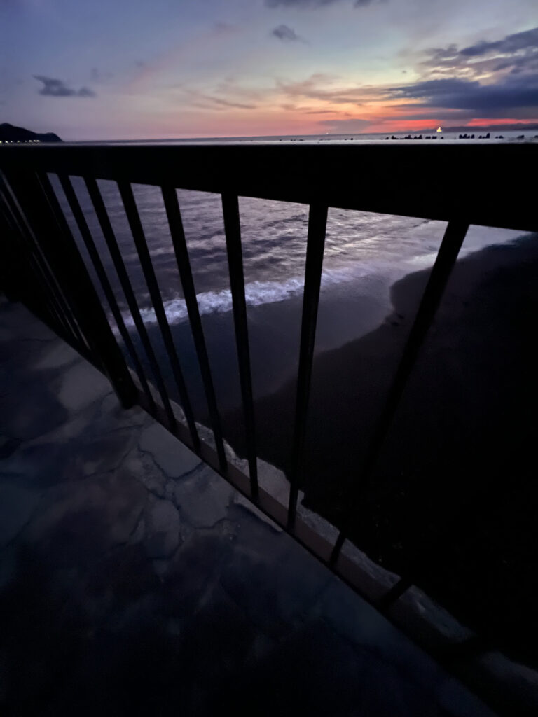 今日の風景　小土肥海岸 夕暮れ時の小土肥海岸
