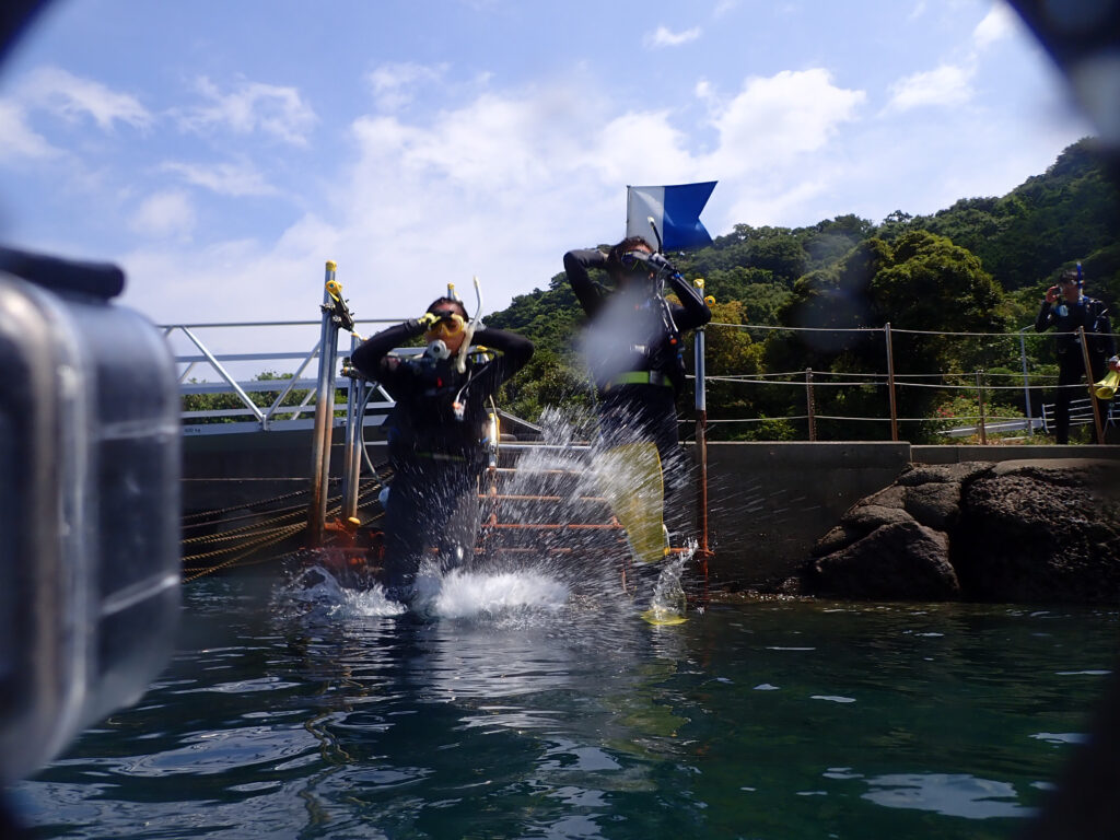 土肥ダイビング 通り崎ビーチ 0Wコース最終日 ジャイアントストライドエントリー