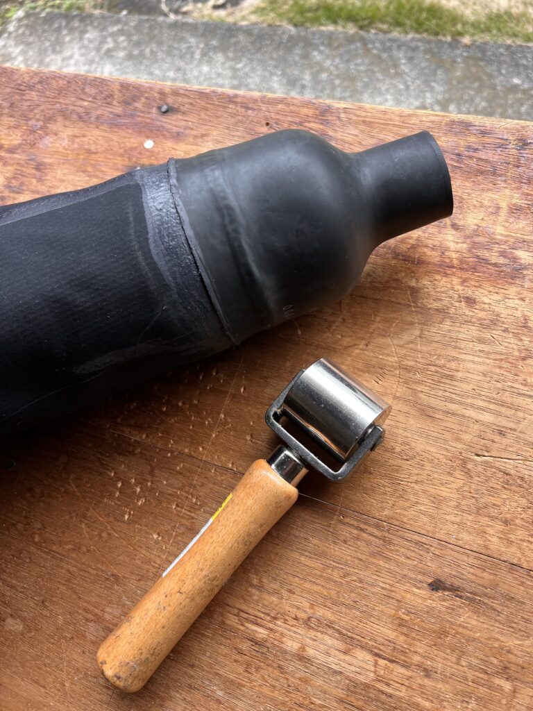 土肥ダイビング　ドライスーツリペア　リストシール貼り替え