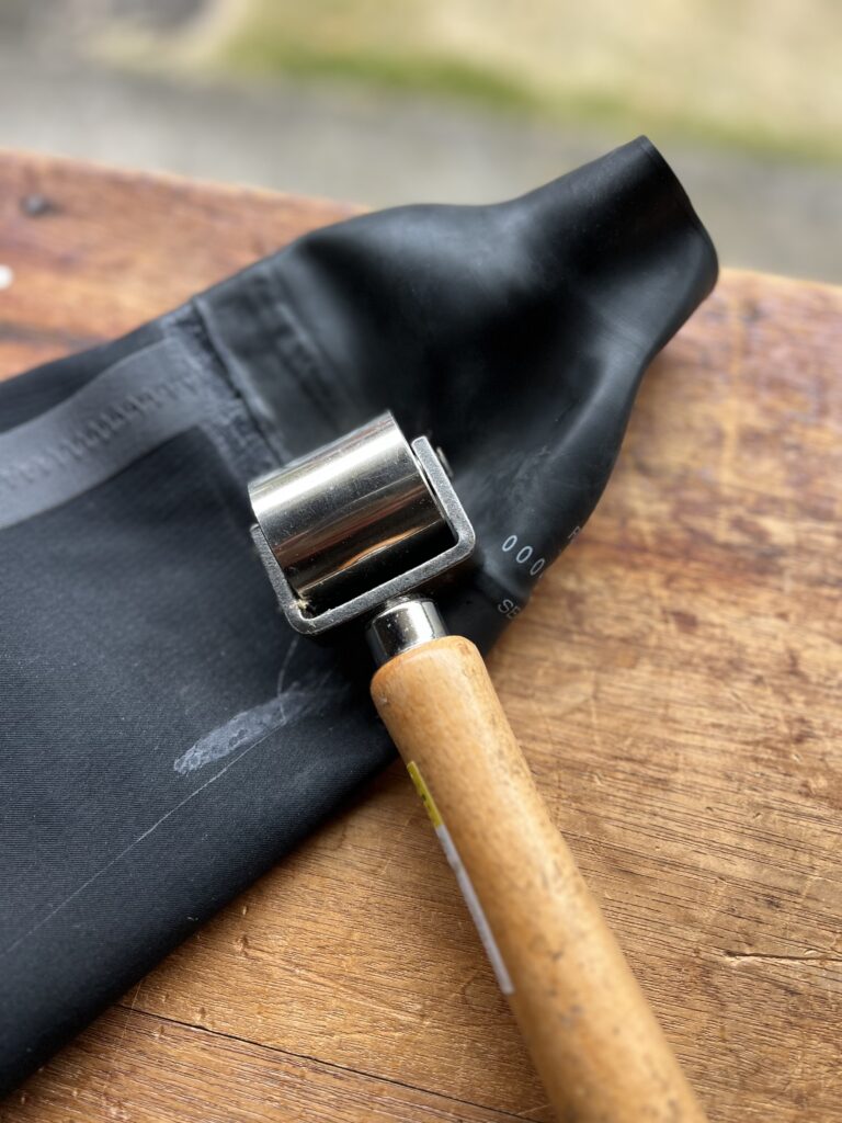 土肥ダイビング　ドライスーツリペア　リストシール貼り替え