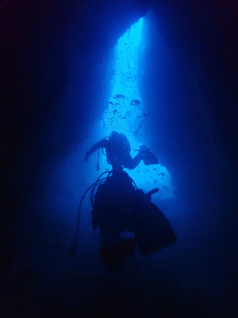 雲見ダイビング　子牛の洞窟