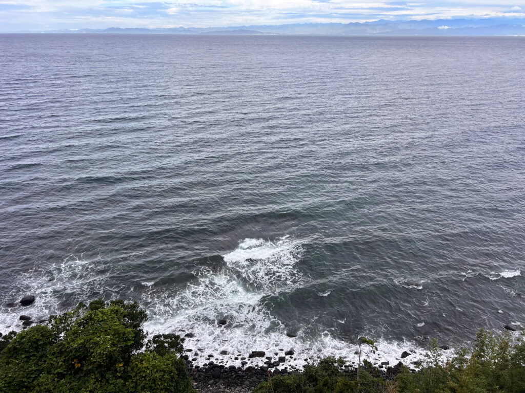 土肥今日の風景　台風の影響でウネリのある駿河湾