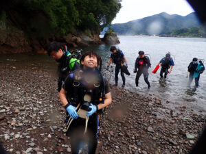 土肥ダイビング 通り崎ビーチ 専修大学スキンダイビングクラブCORAL 1年生ライセンス合宿